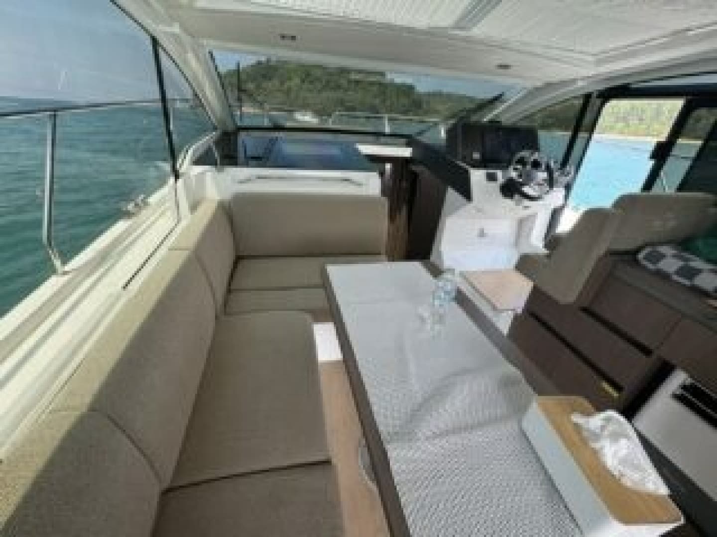 2023 Sealine SC335 - Image 29