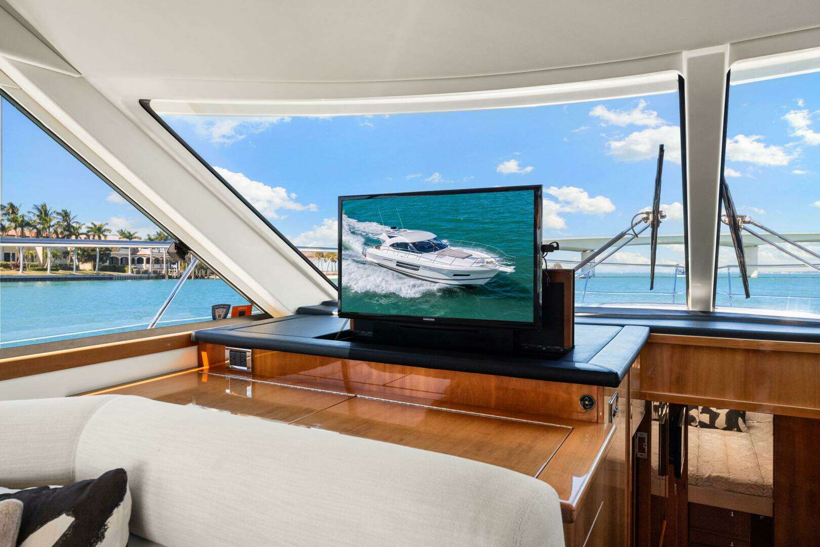 2016 Riviera 5000 Sport Yacht - Image 68