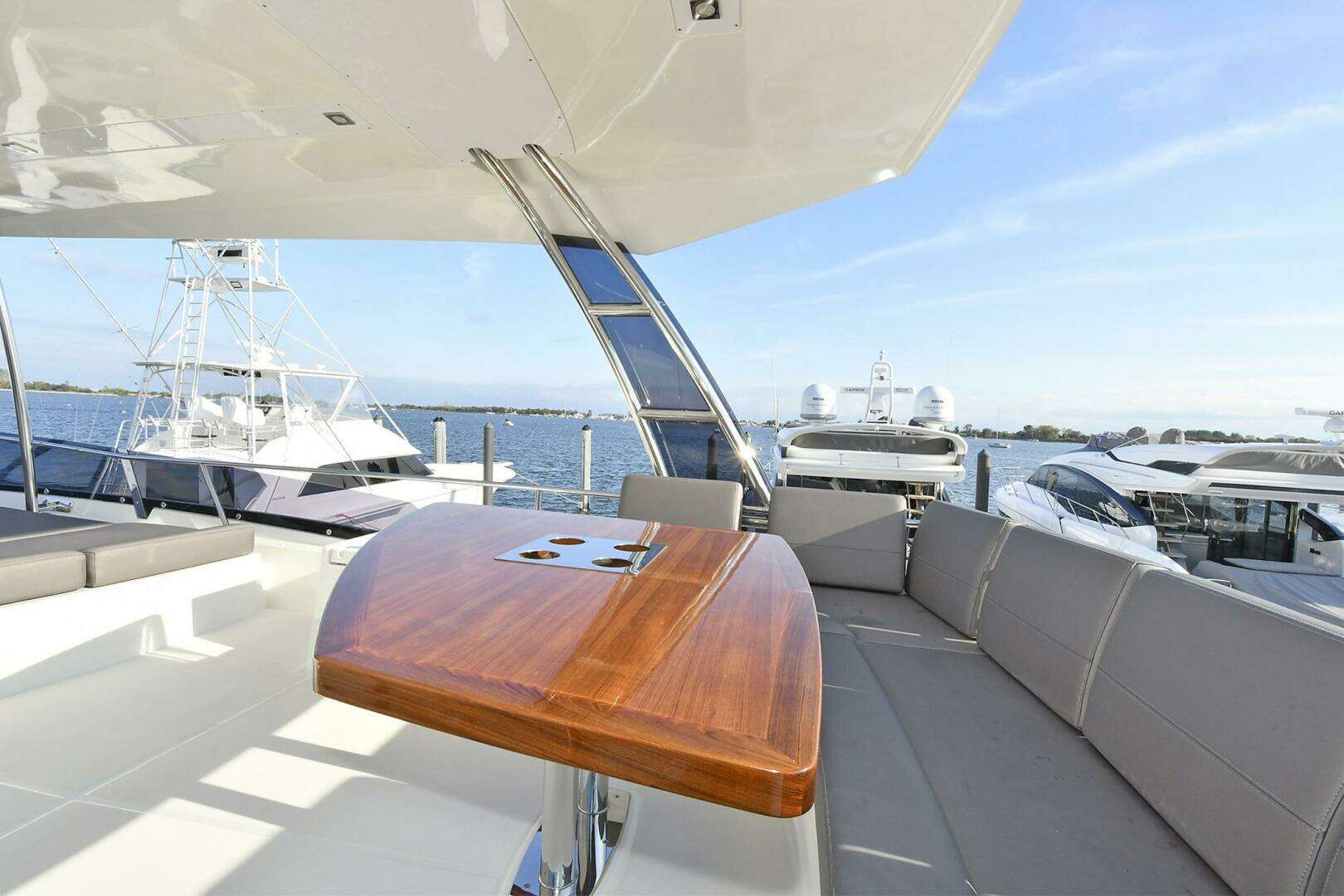 2018 Prestige 560 Fly - Image 19