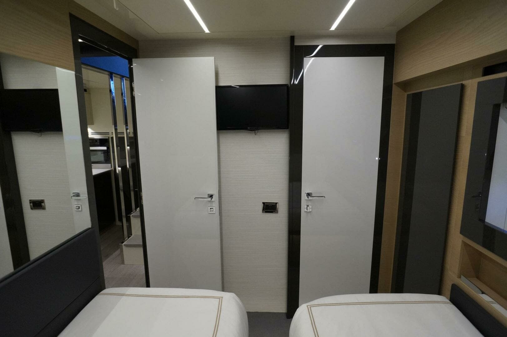 2016 Pershing 70 - Image 26