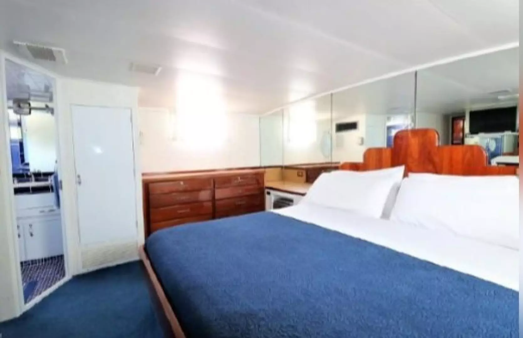 1965 Burger Cockpit Flybridge Motor Yacht - Image 34