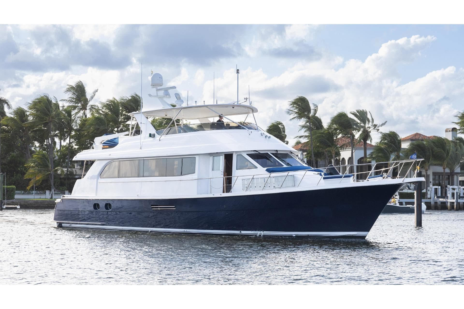 2002 Hatteras 75 Cockpit Motor Yacht