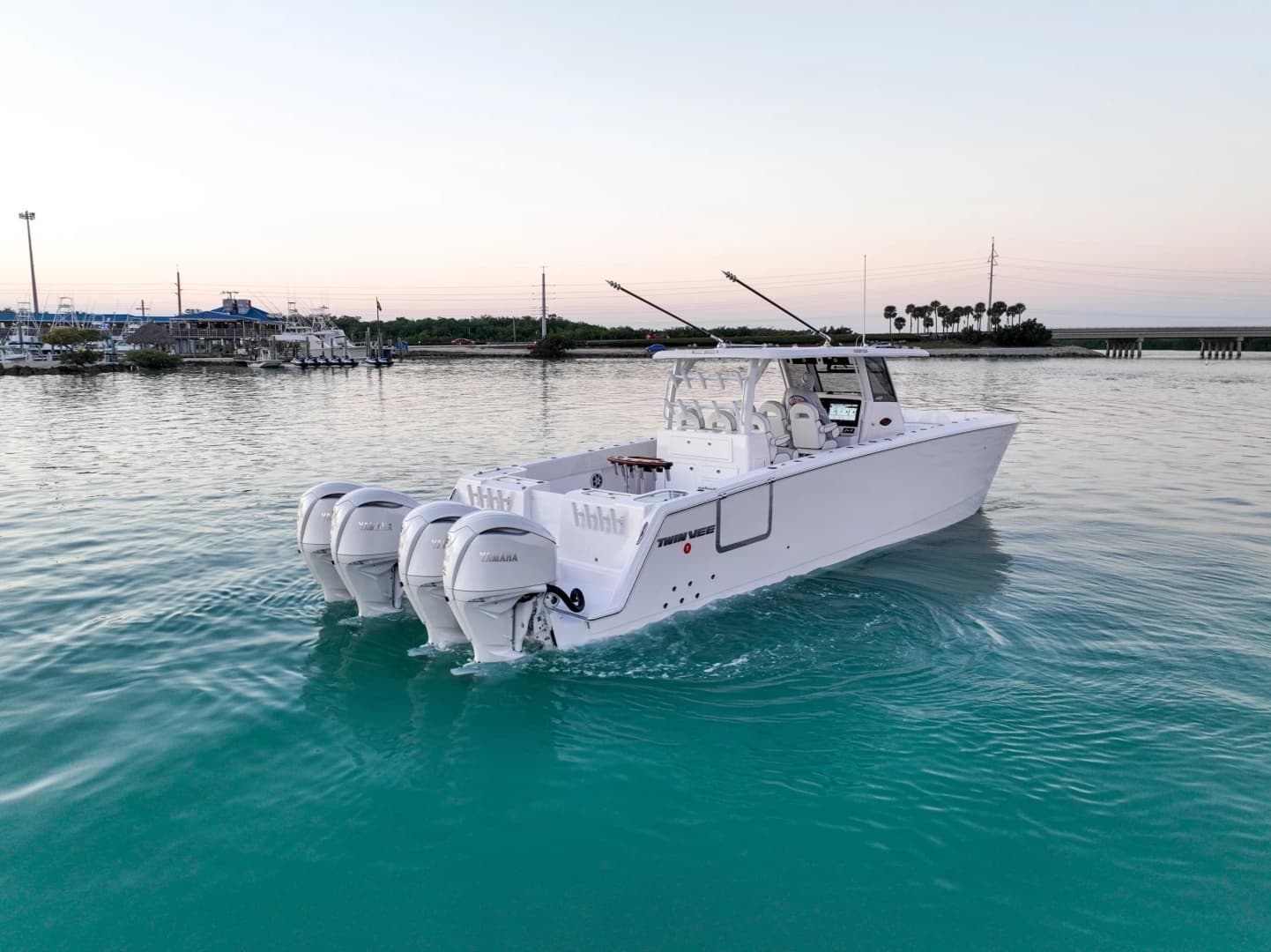 2026 Twin Vee 400 GFX2 CC - Image 4