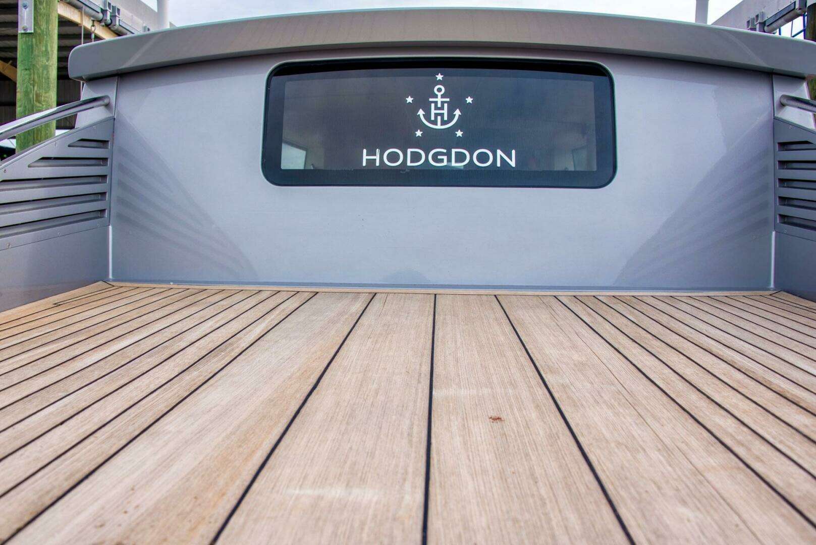2016 Hodgdon Yachts Venetian Limo - Image 9