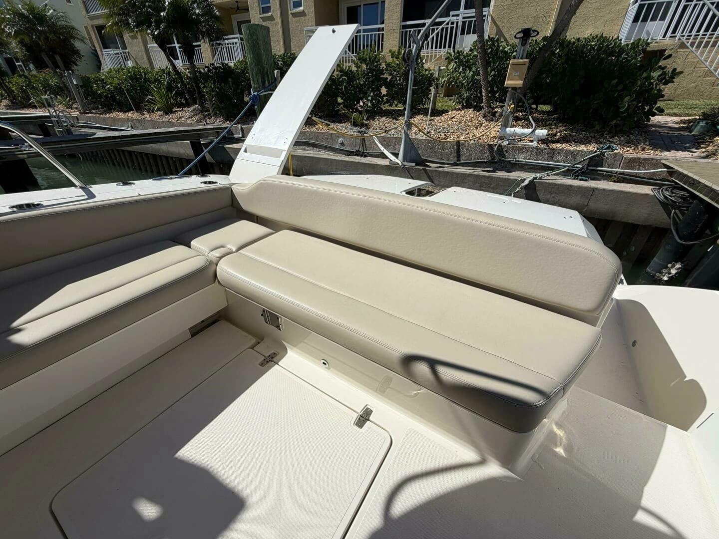 2014 Pursuit SC 365i - Image 19