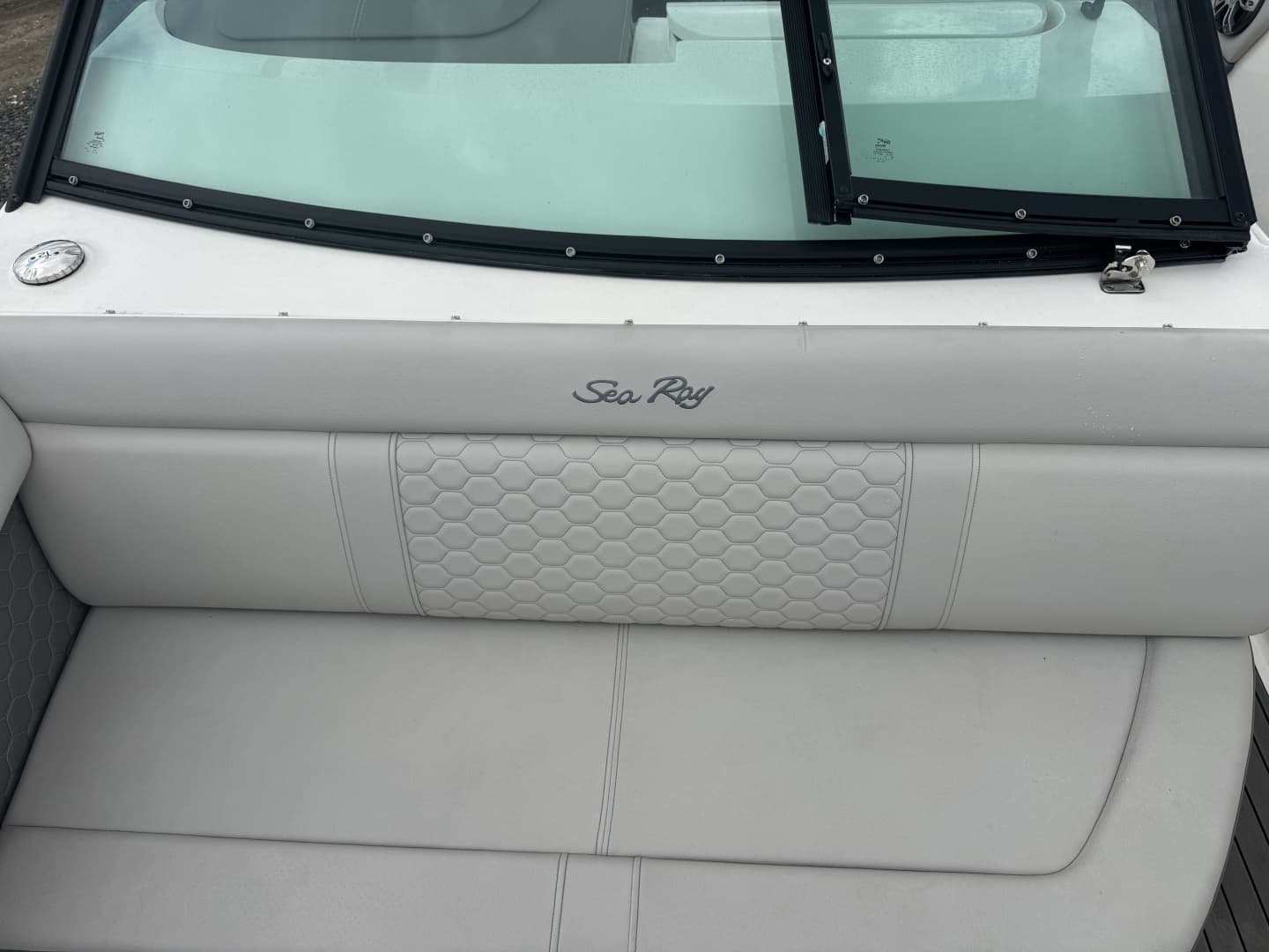2024 Sea Ray SDX 250 Outboard - Image 19