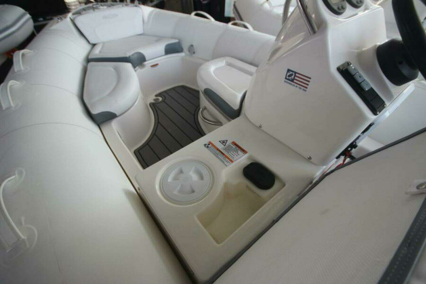 2026 Zodiac Yachtline 440 DL NEO - Image 8
