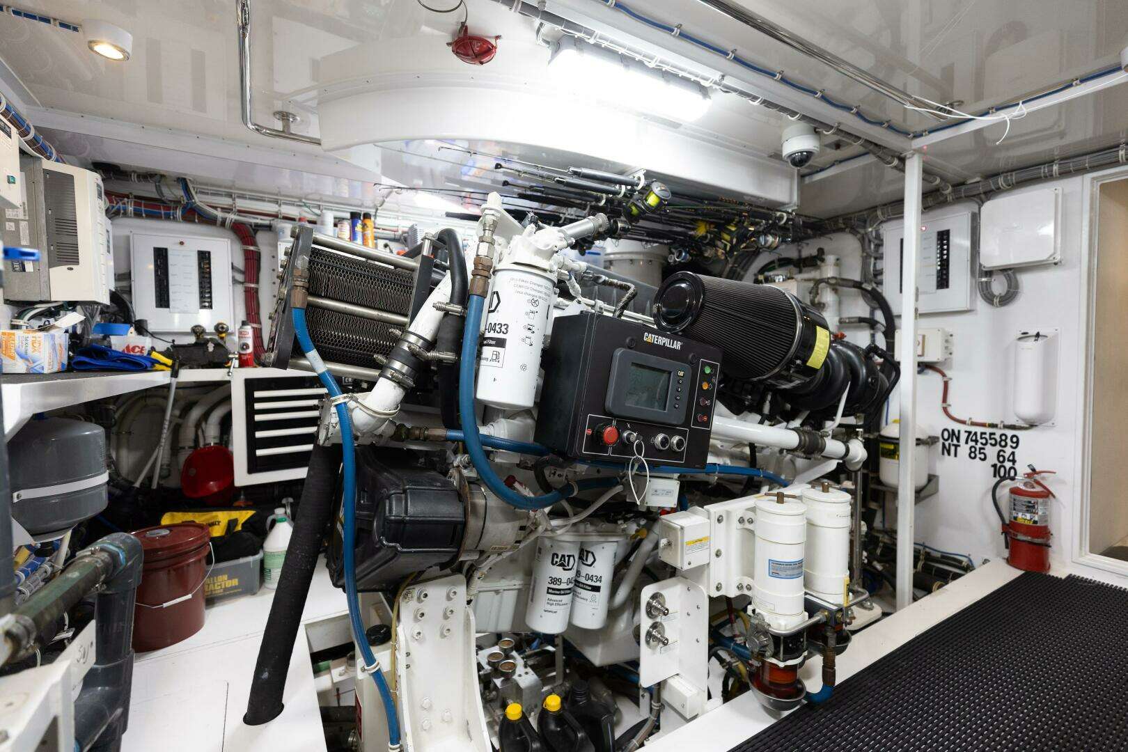 2014 Hatteras 80 - Image 81