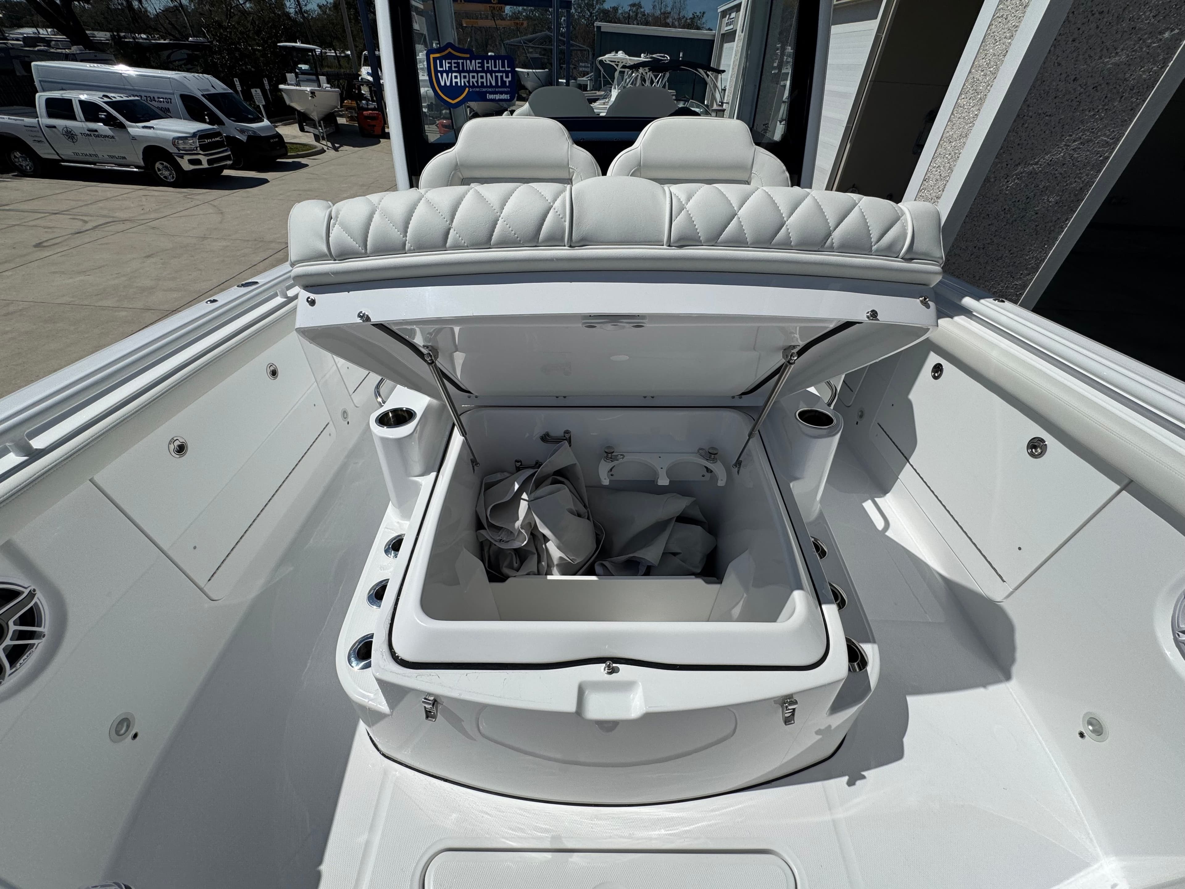2025 EVERGLADES 315 CC - Image 21