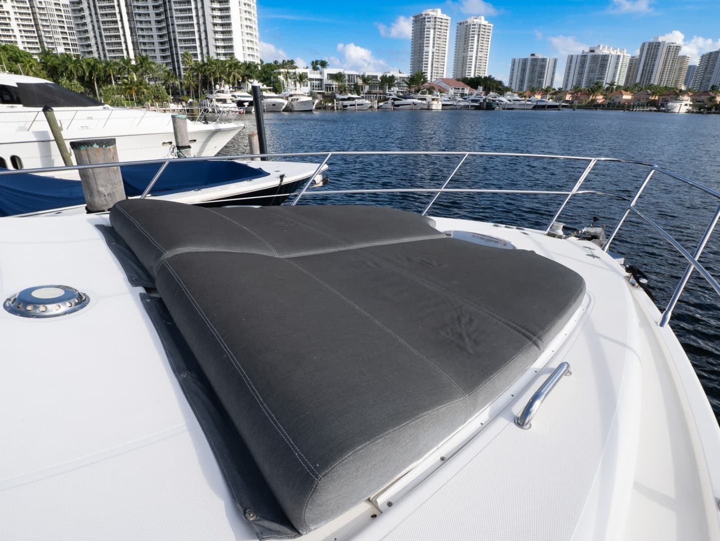 2008 Azimut 50 Flybridge - Image 23