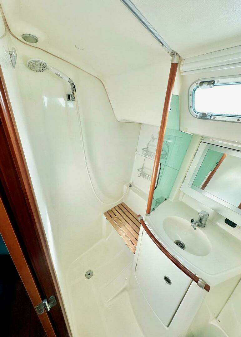 2000 Beneteau 361 - Image 14