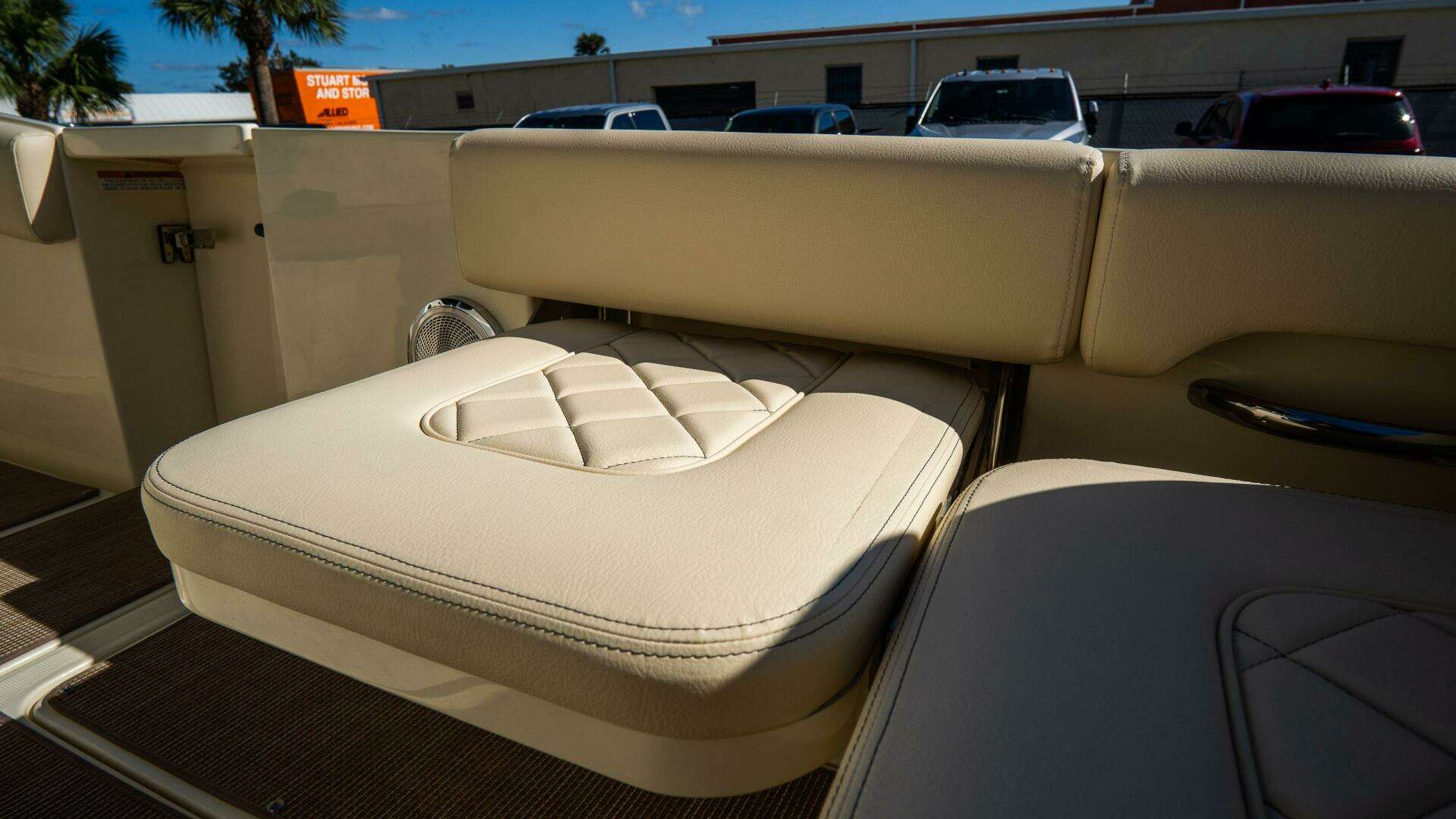 2025 Chris-Craft Catalina - Image 10
