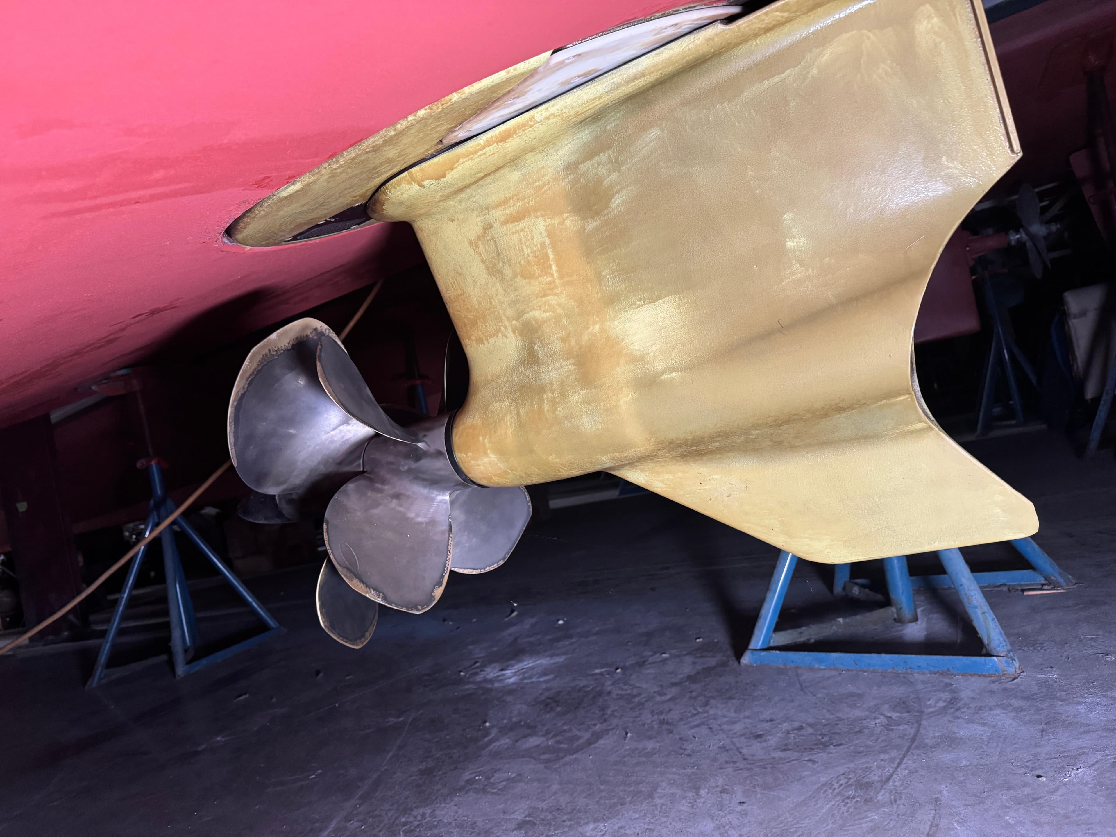 Propeller and rudder of 2008 Sabre 38 Hardtop Express on stands.