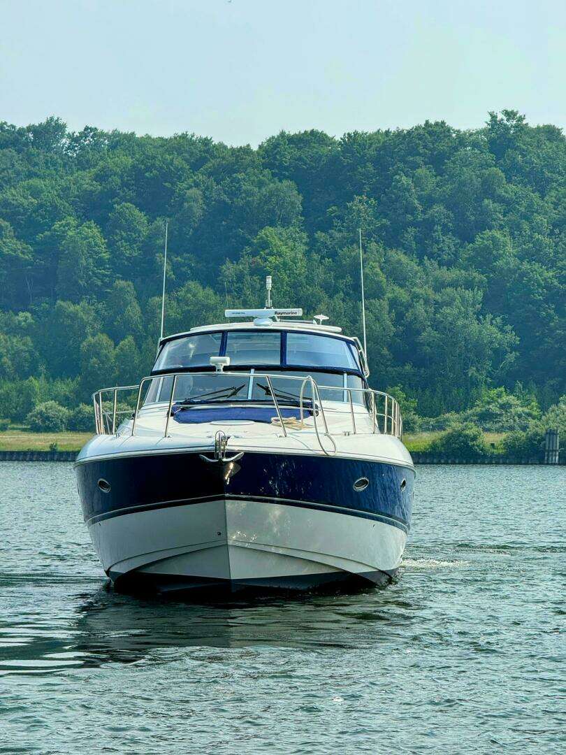2005 Cruisers Yachts 540 Express - Image 9