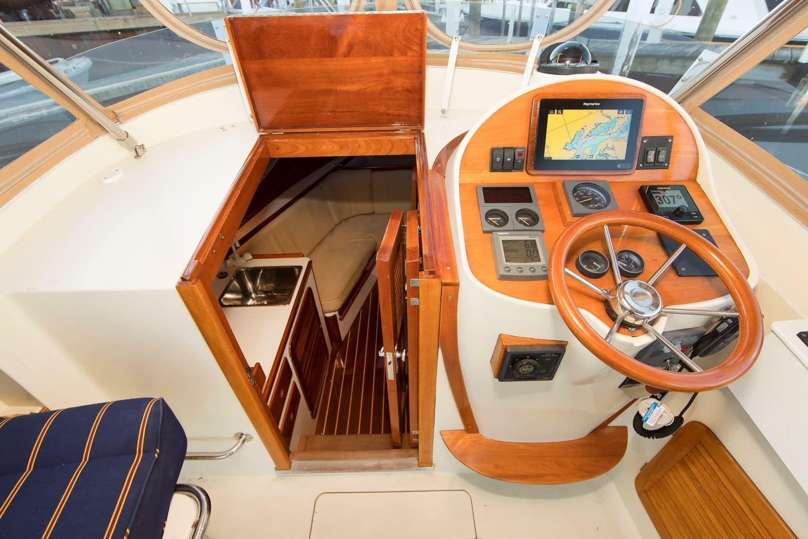 1997 Hinckley Runabout 29 - Image 4