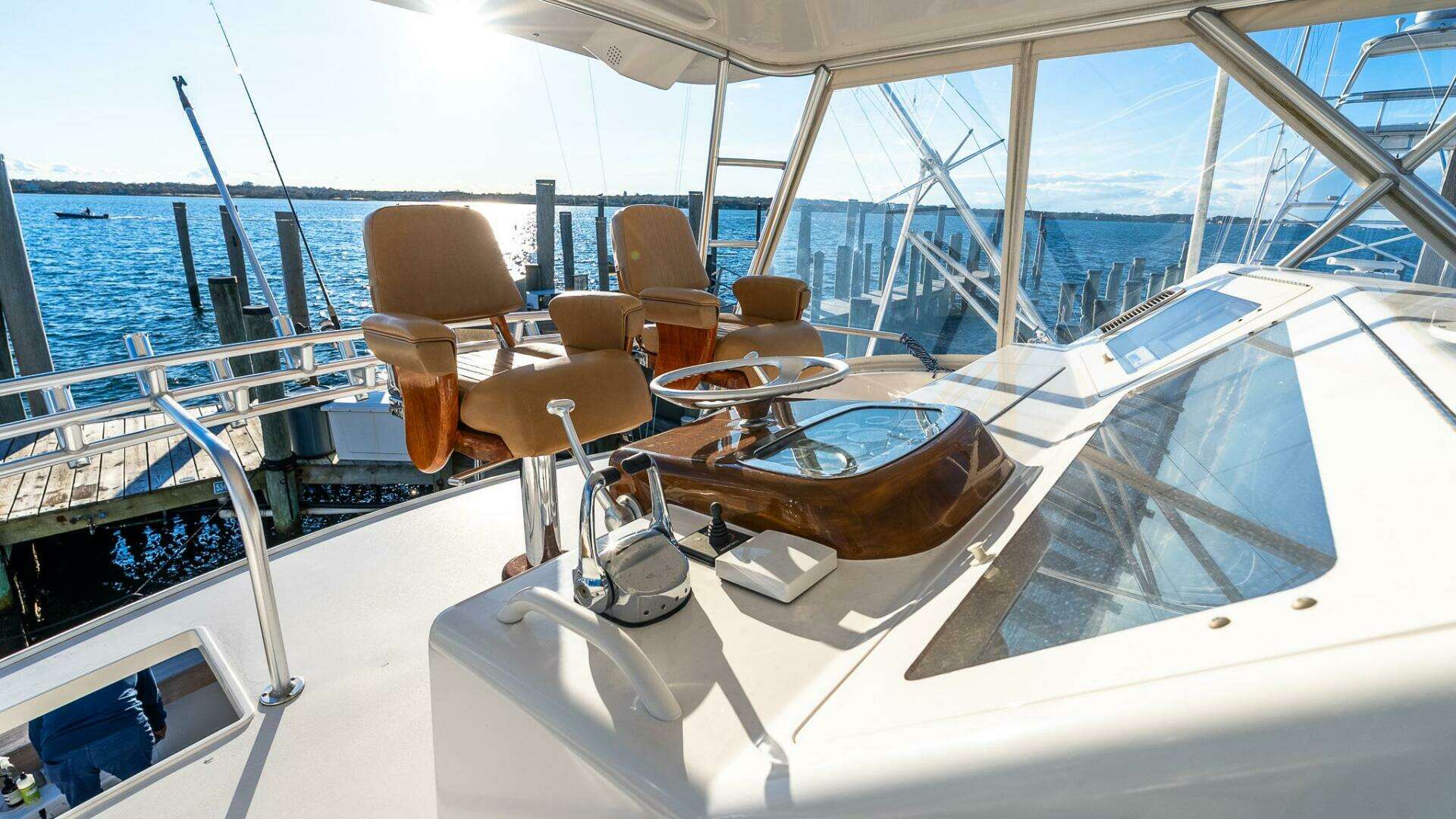 2002 Viking 52 Convertible - Image 9