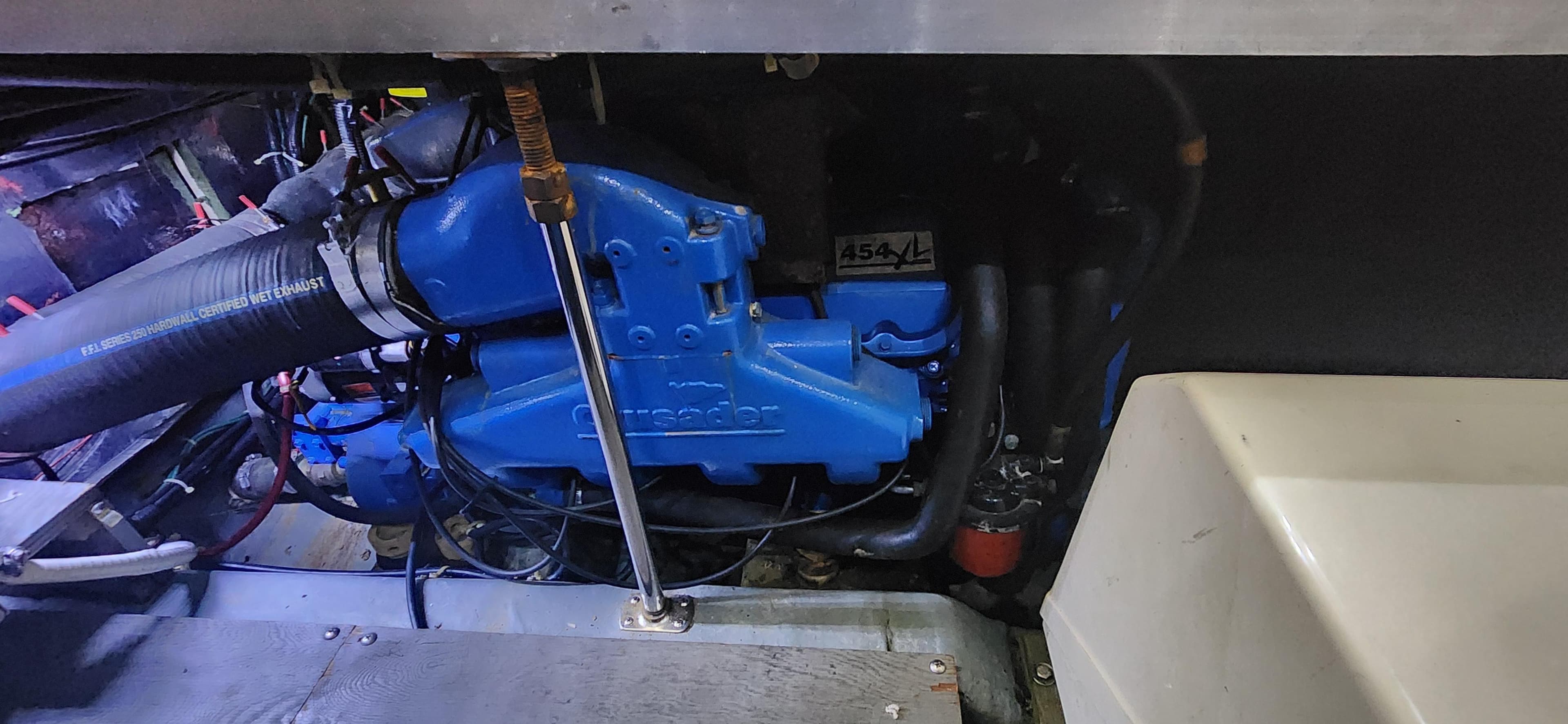 Engine compartment of 1996 Carver 400 Cockpit Motor Yacht, featuring a blue engine.