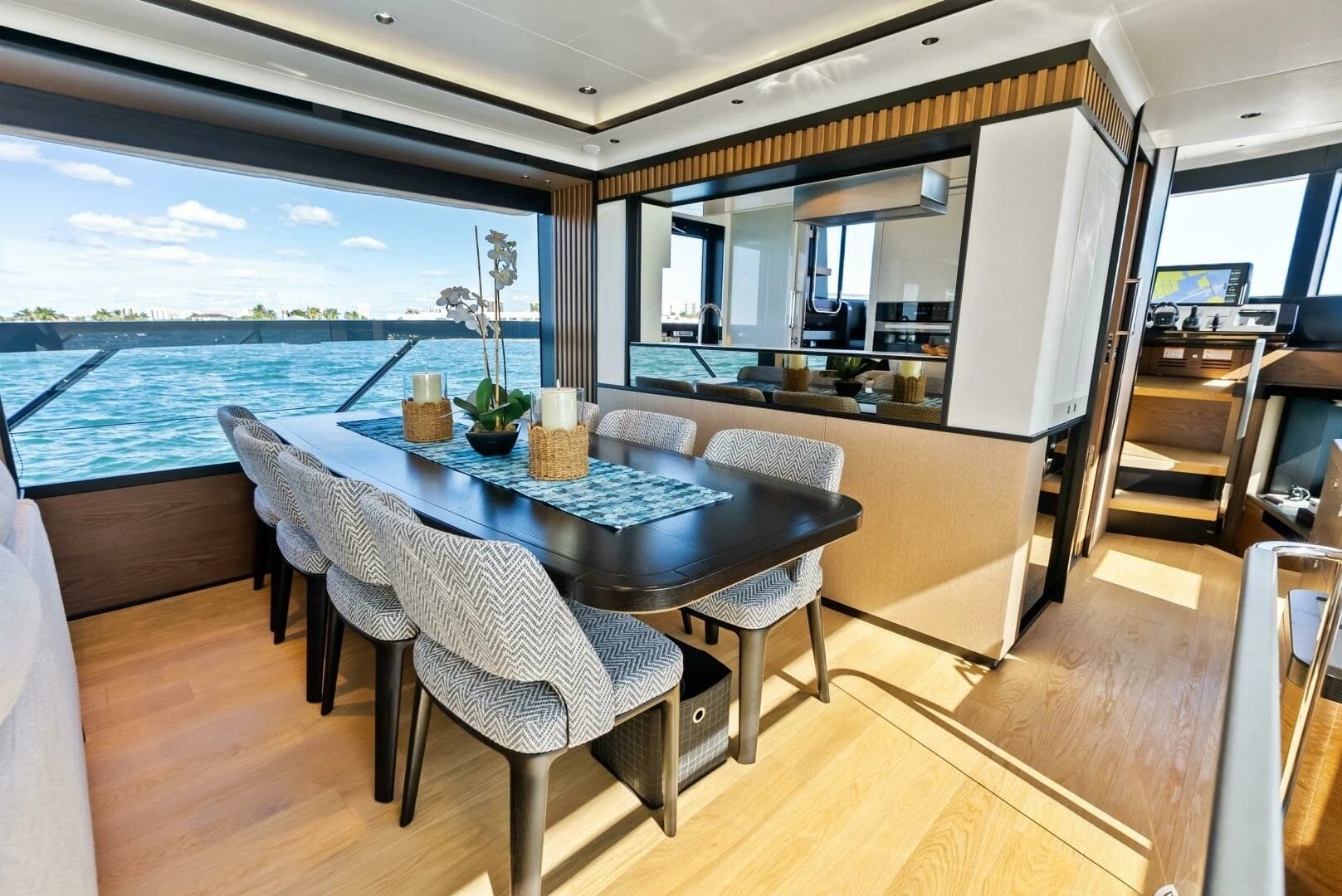 2025 Absolute 75 Navetta - Image 12