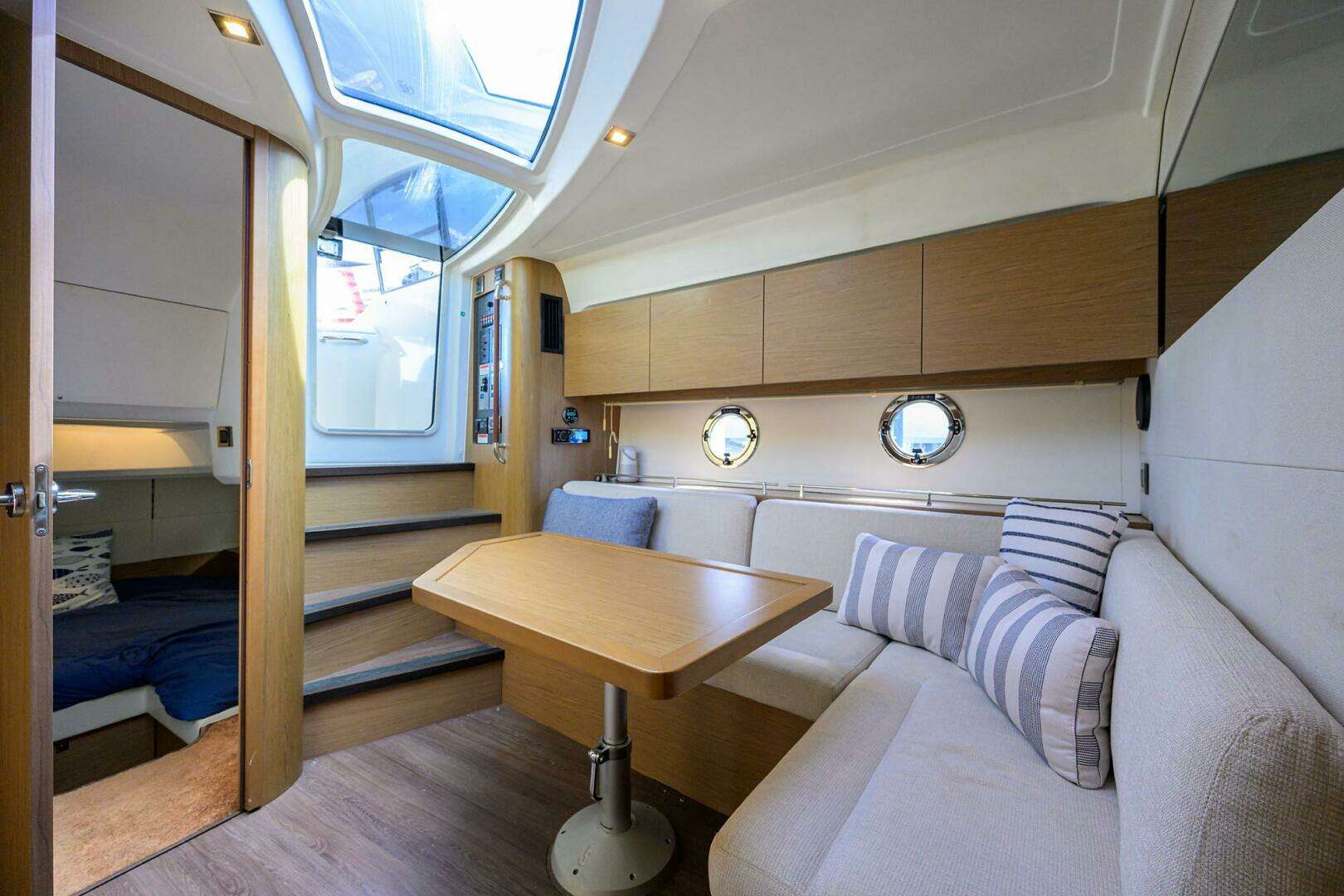 2015 Beneteau 38 GT - Image 4