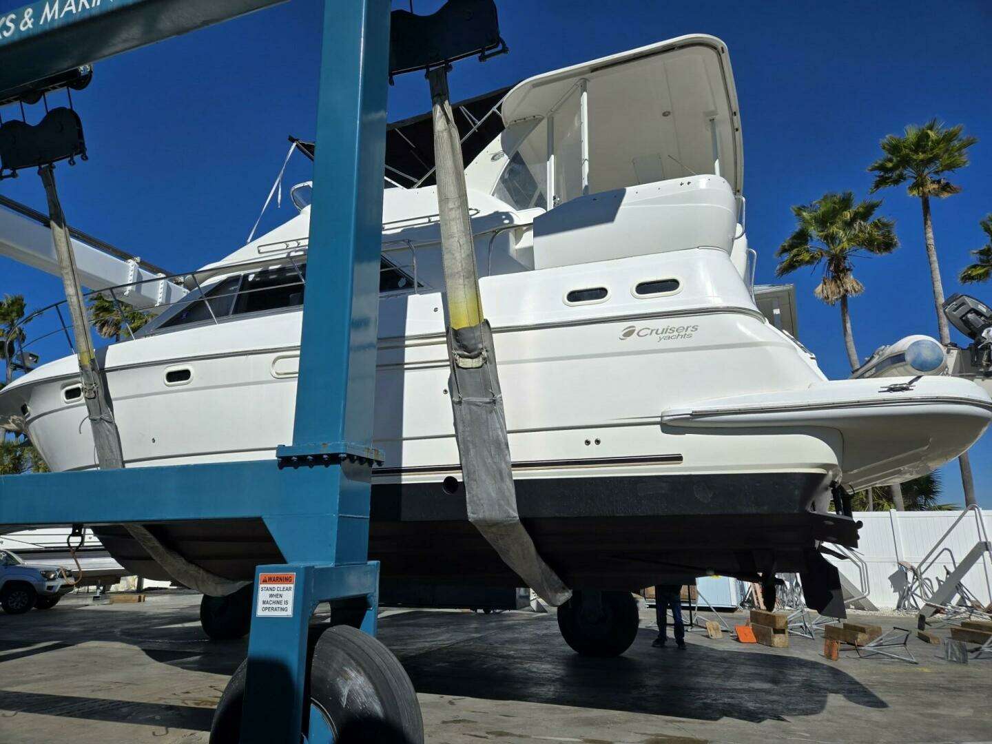 2004 Cruisers Yachts — - Image 38