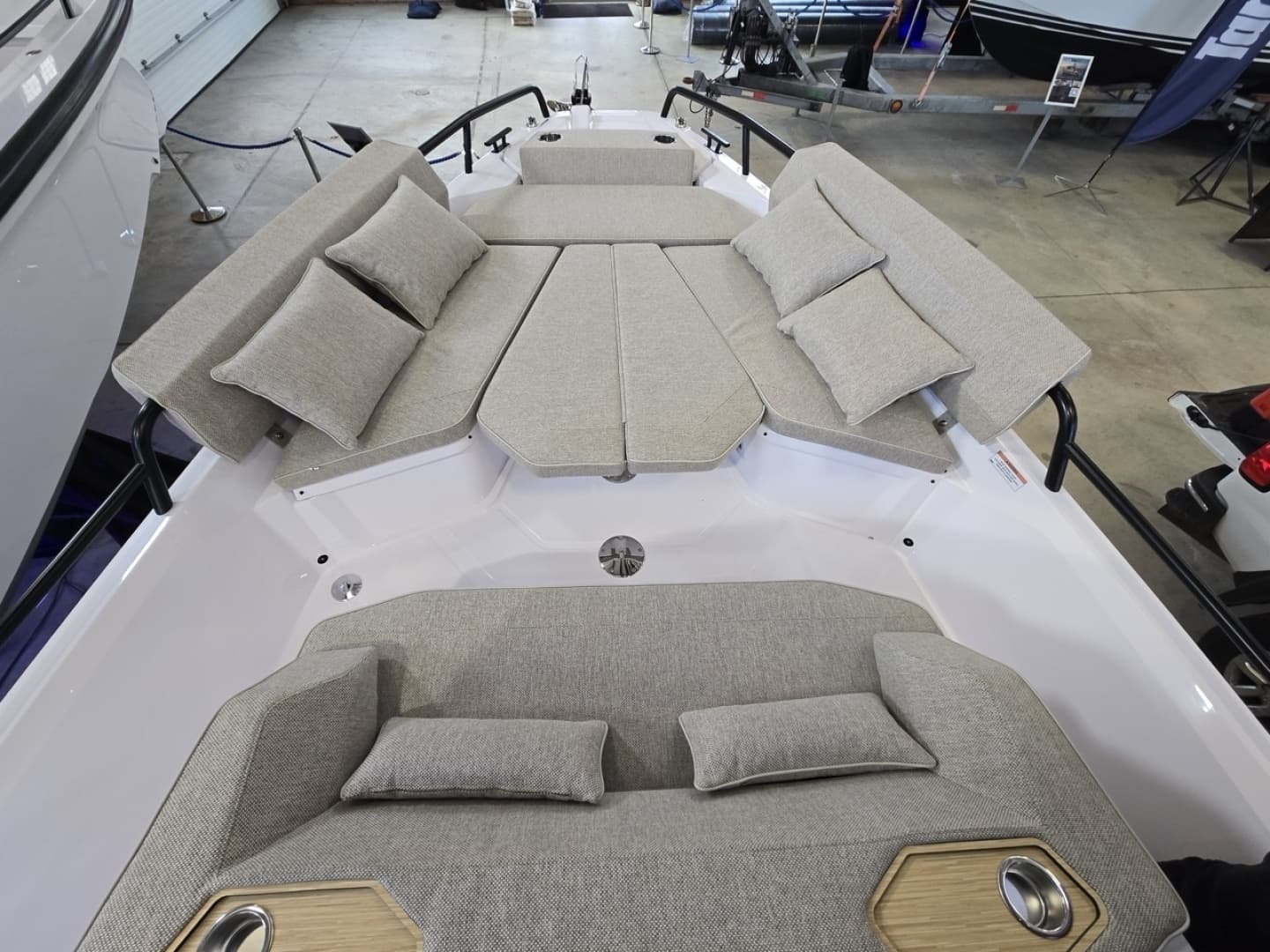 2026 Axopar Cross Cabin - Image 28