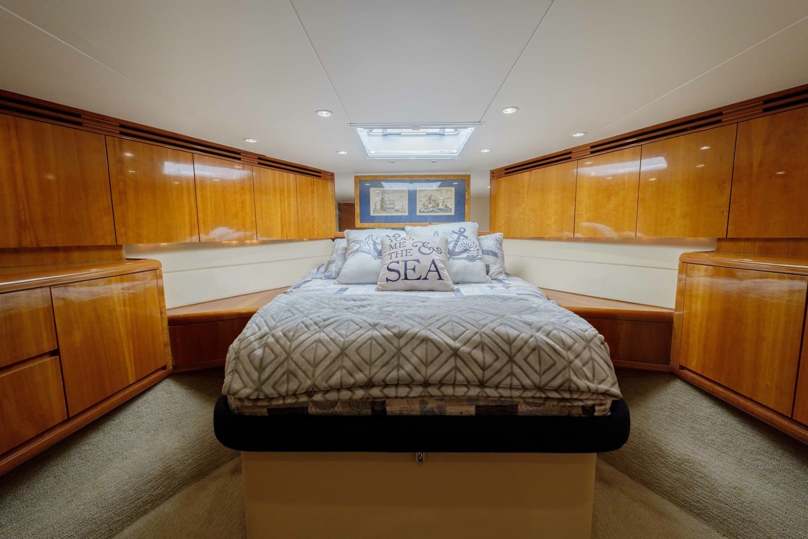 2002 Hatteras 60 Convertible - Image 13