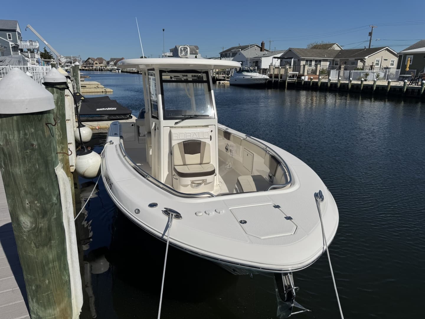 2020 Robalo R272 Center Console - Image 2