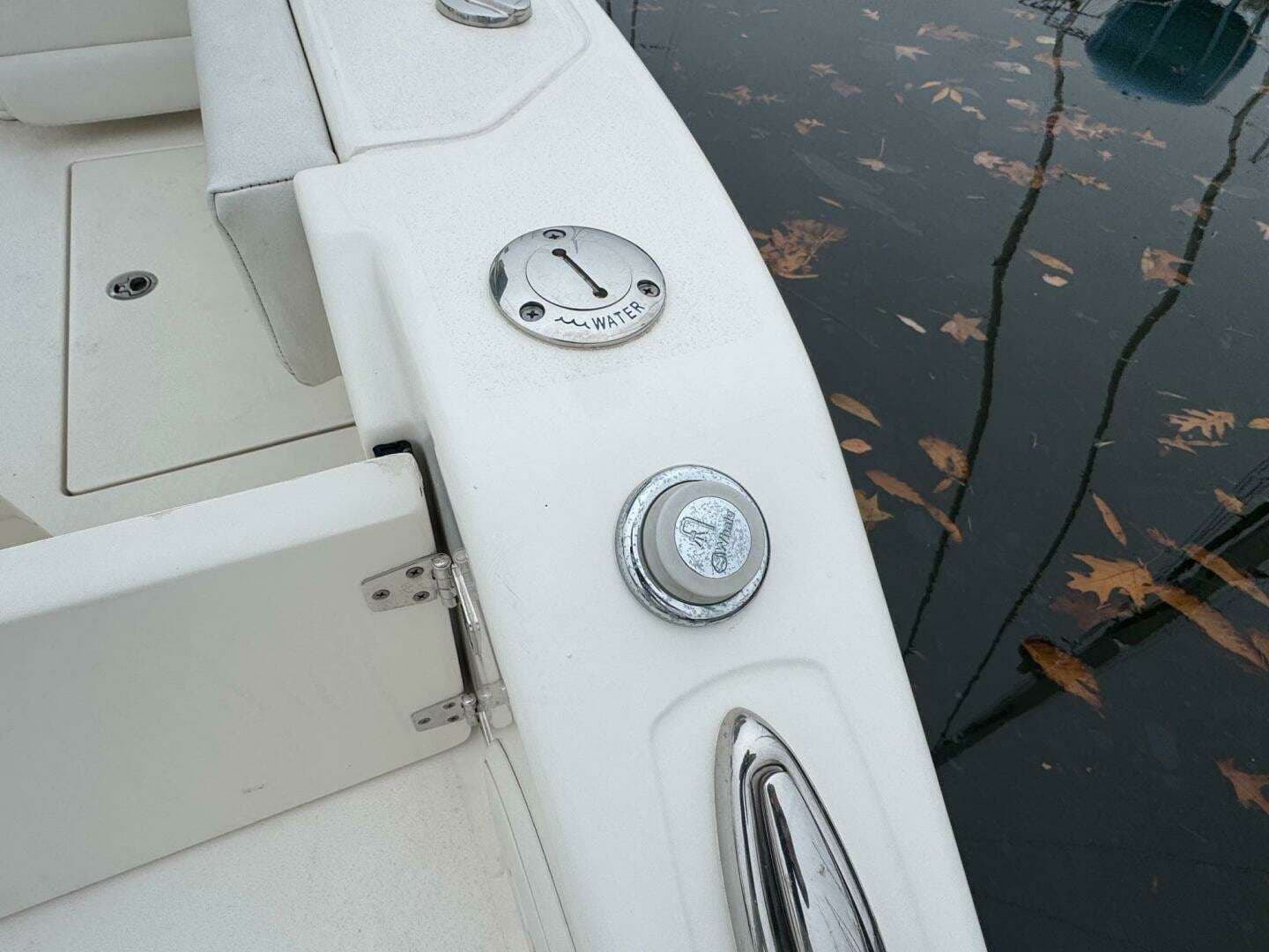 2024 Cobia 240 DC - Image 32