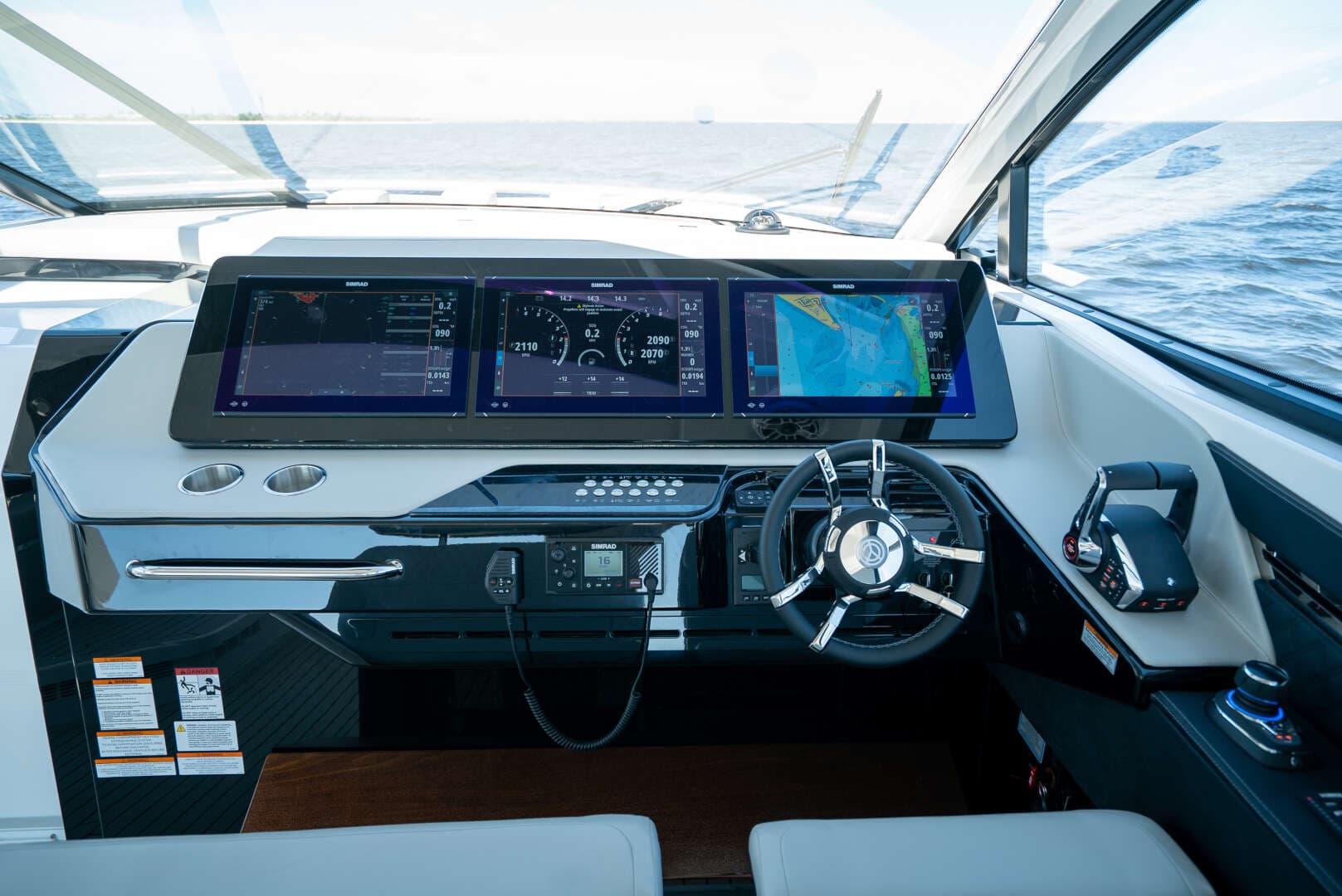 2026 Cruisers Yachts 50GLS OB - Image 20