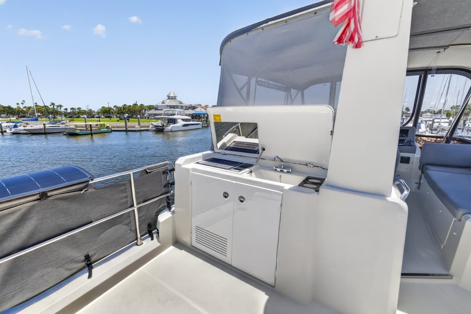 2022 Beneteau Swift Trawler 41 Fly - Image 22