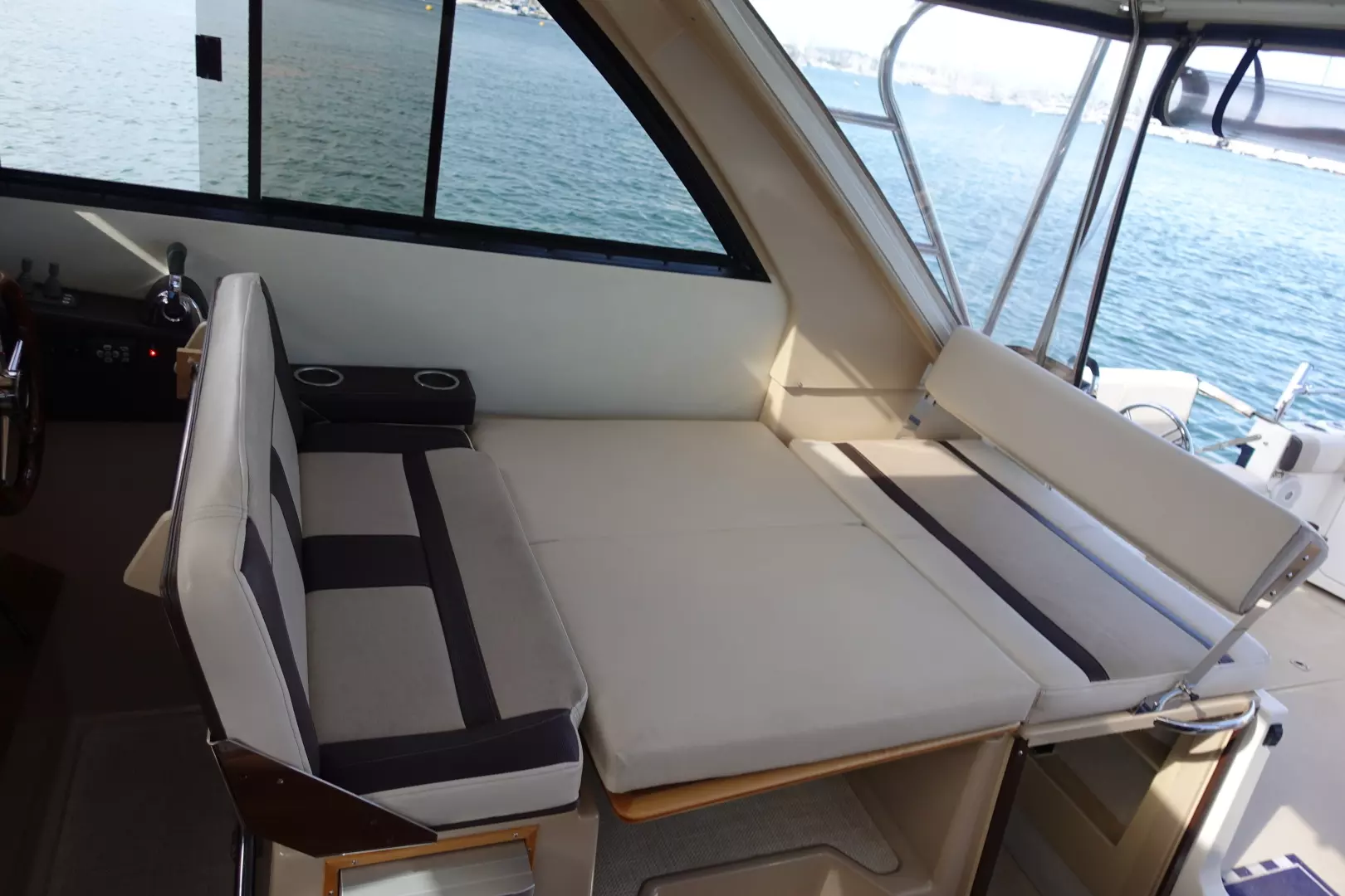 2015 Cutwater 30 Sedan - Image 7