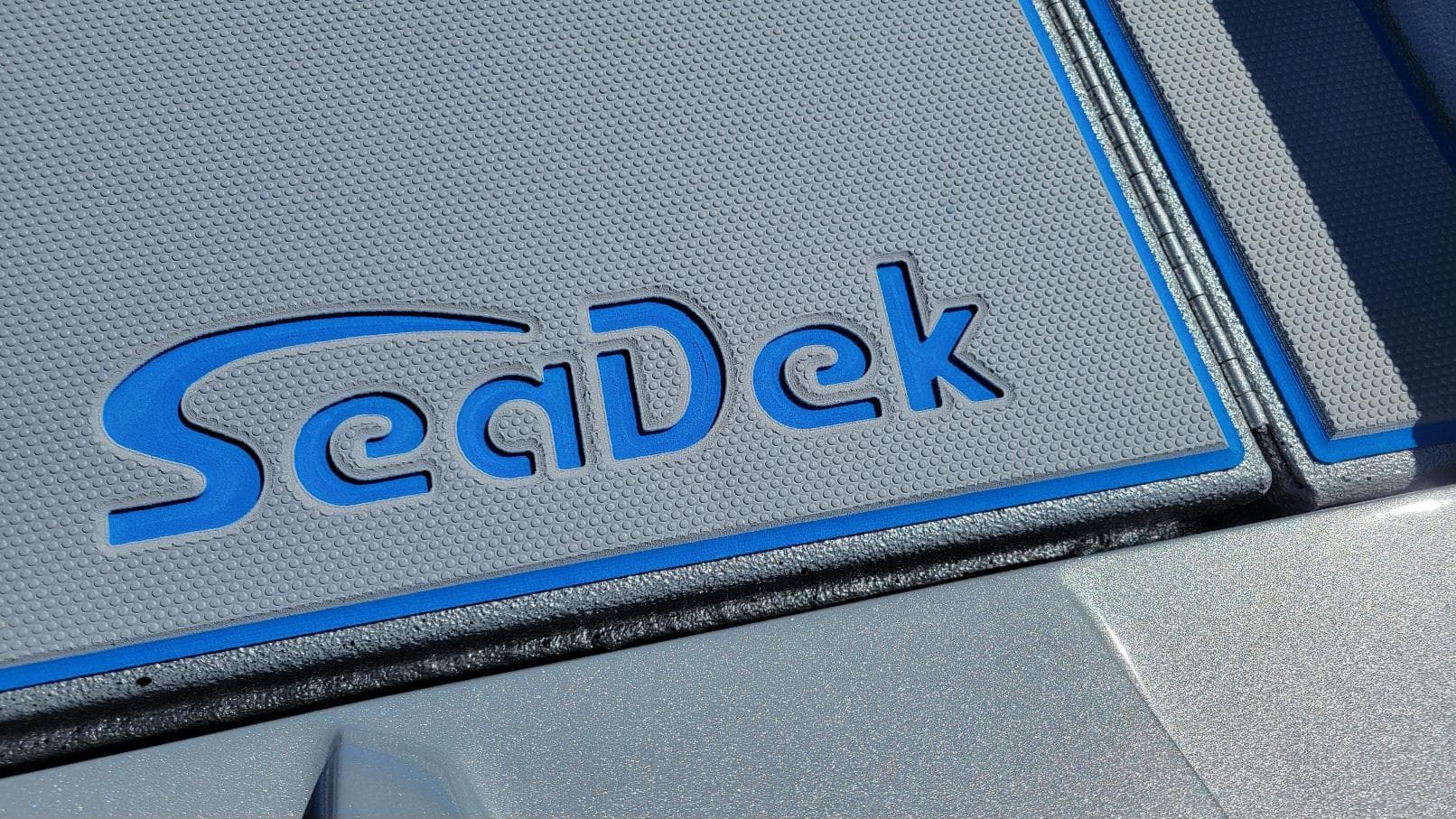 SeaDek logo on Xpress H17C boat, 2025 model, featuring Yamaha Vmax 90 engine.
