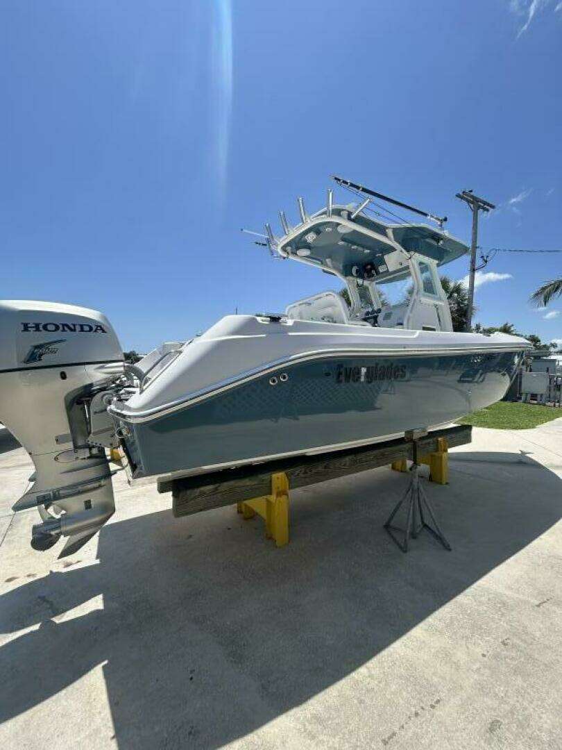 2007 Everglades 240CC - Image 2