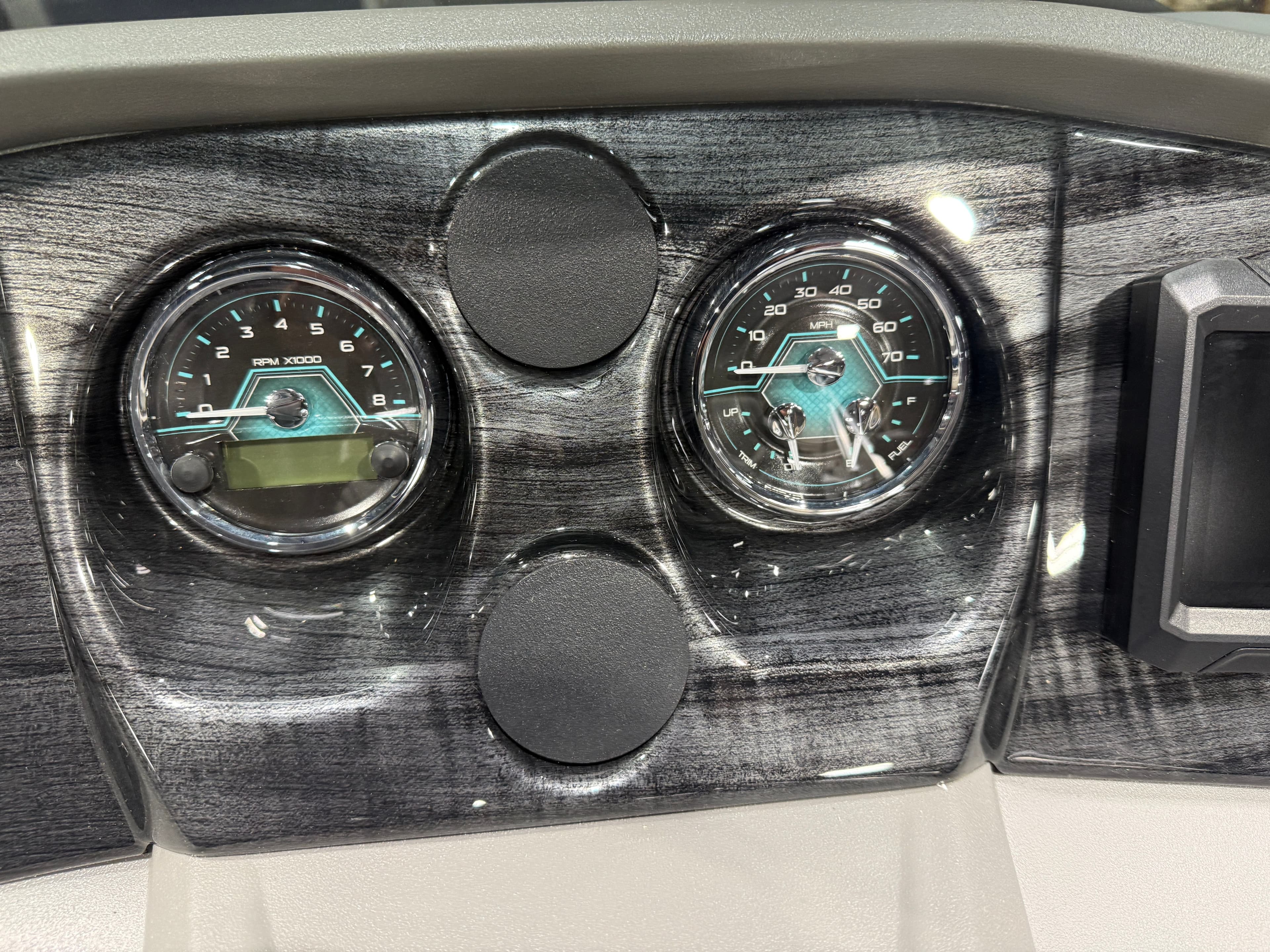 2026 Tahoe LTZ 2385 Quad Lounge Tritoon & Honda 4-Stroke EFI - 15