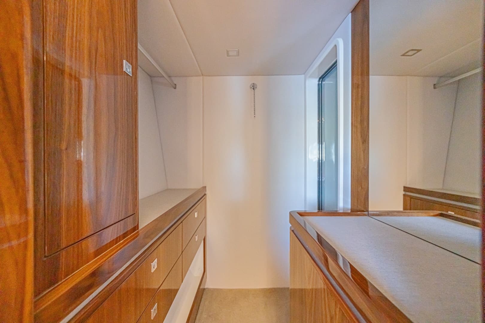 2021 Riviera 6000 Motor Yacht - Image 24