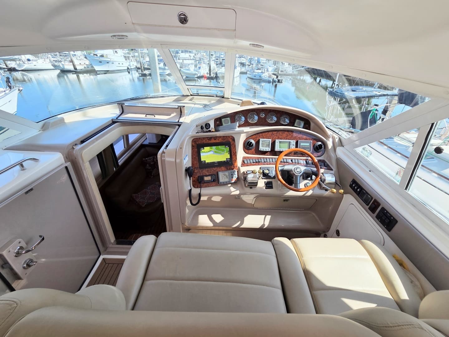 2002 Sea Ray 480 Motor Yacht - Image 6