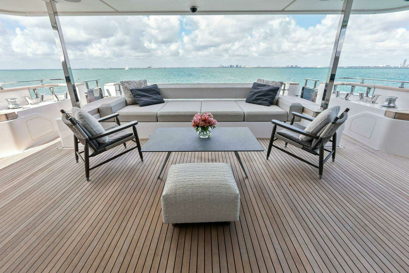 2023 Custom Line 33 Navetta - Image 24