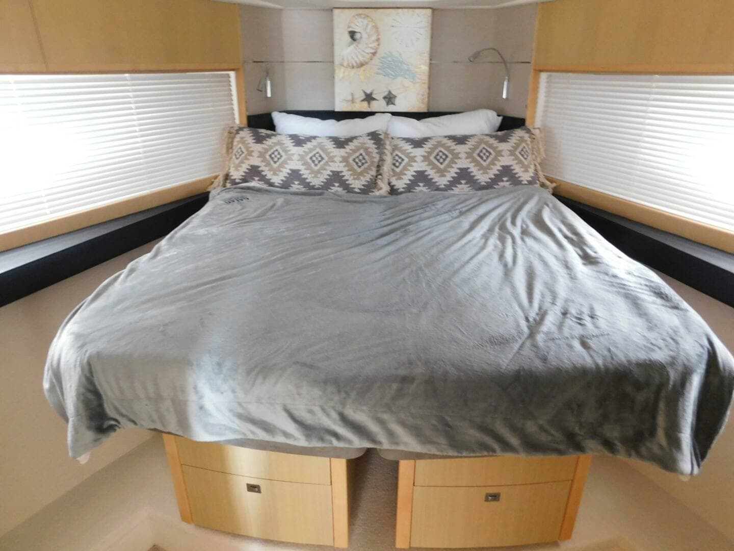 2011 Princess V52 - Image 11