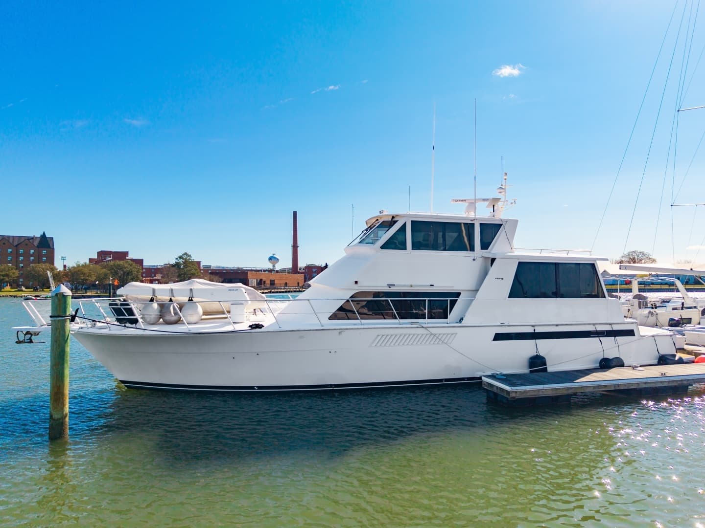 2000 Viking Cockpit Sport Yacht - Image 4
