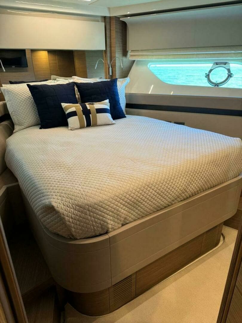 2016 Ferretti Yachts 550 - Image 18