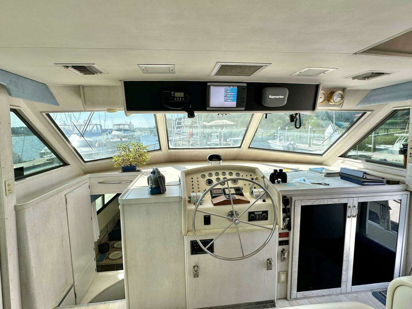 1987 Hatteras 54 MotorYacht - Image 13