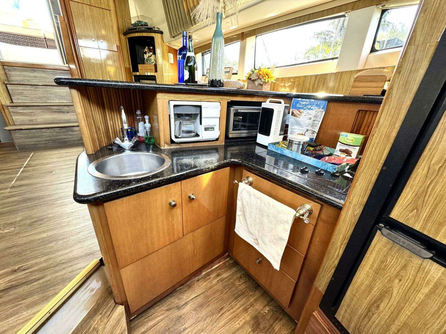 2001 Carver 40 Flybridge - Image 14