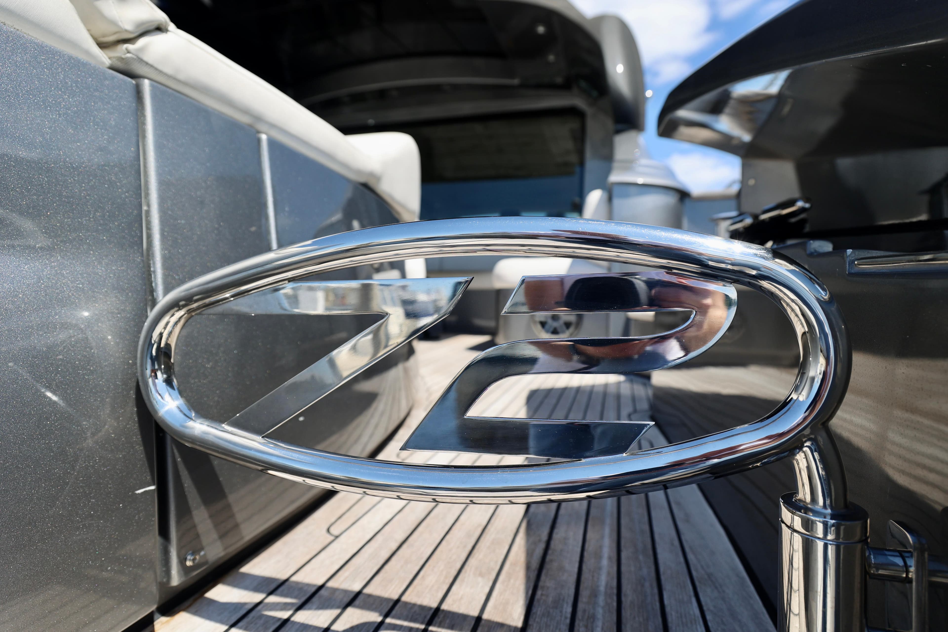 72 PERSHING 2009