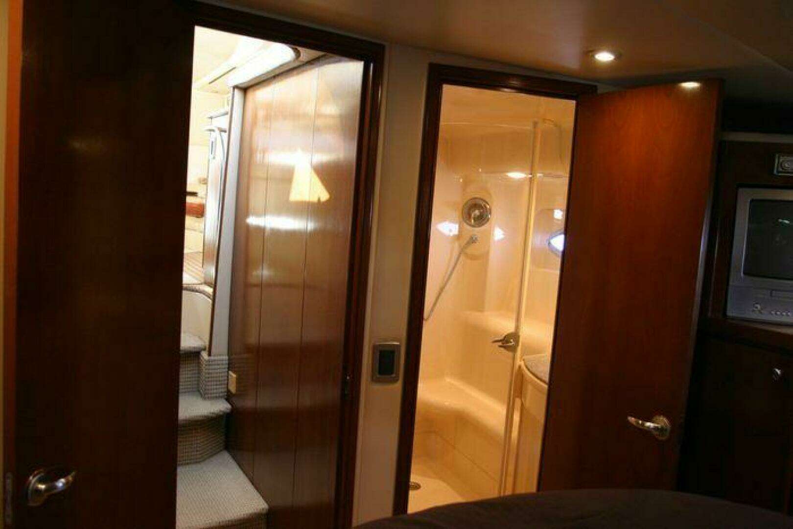 2005 Meridian 411 Sedan - Image 12