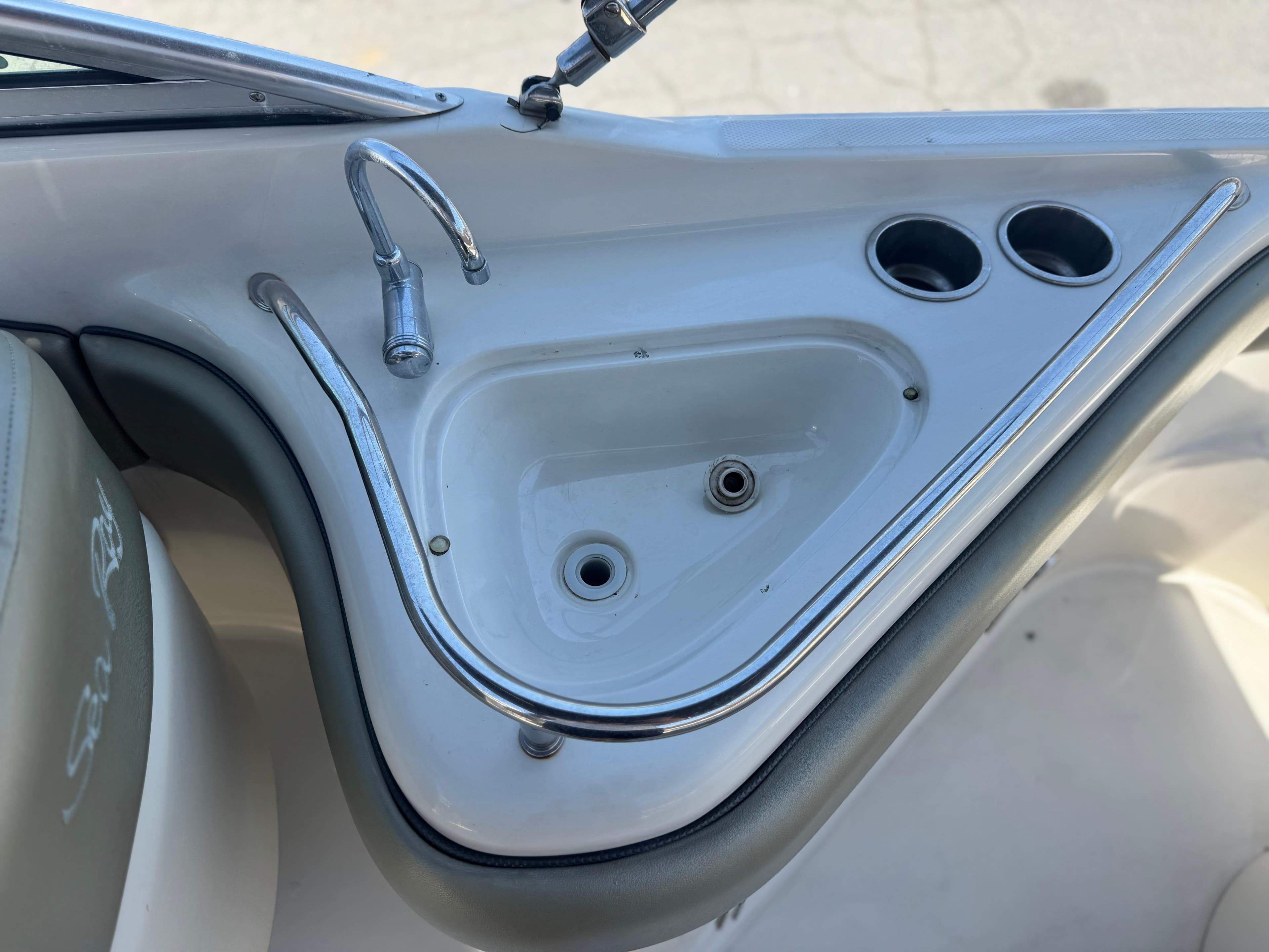 2005 Sea Ray 240 Sundeck boat sink and cup holders.