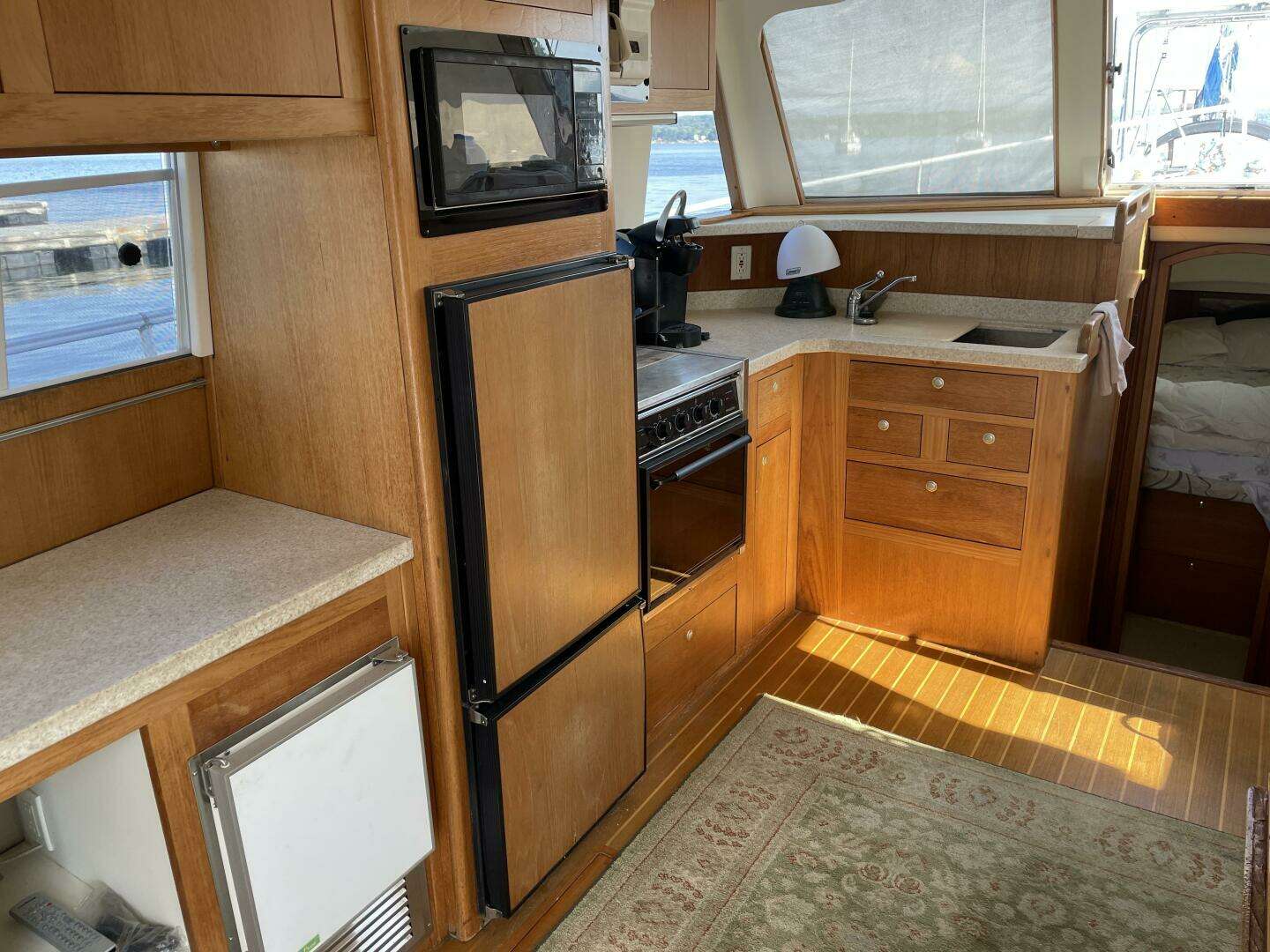 2000 Mainship 390 - Image 10