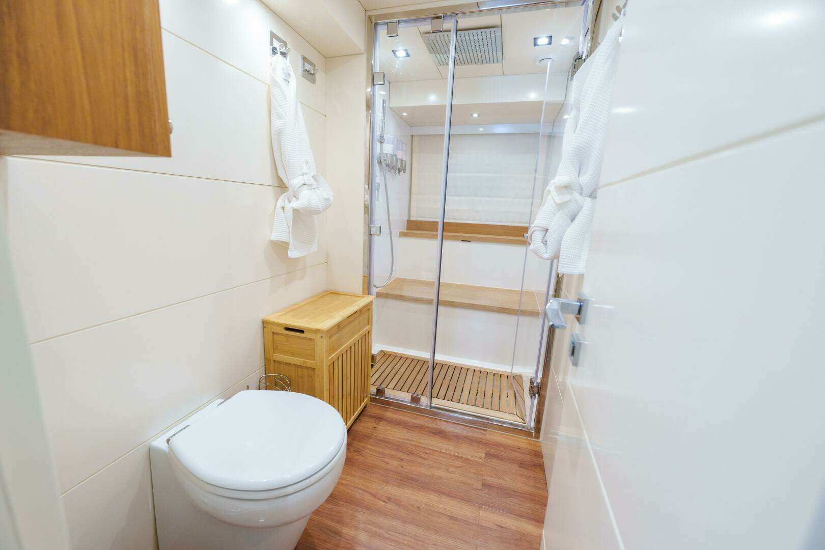 2020 Sirena 64 - Image 26