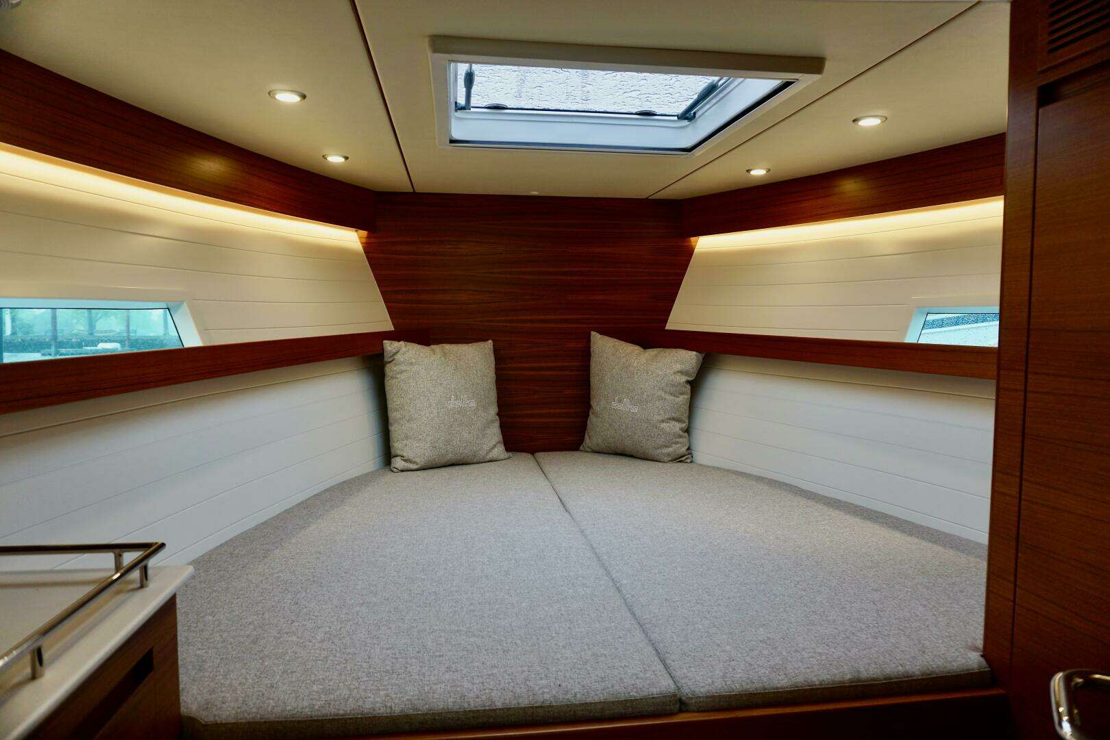 2023 Delta Powerboats 33 Coupe - Image 27