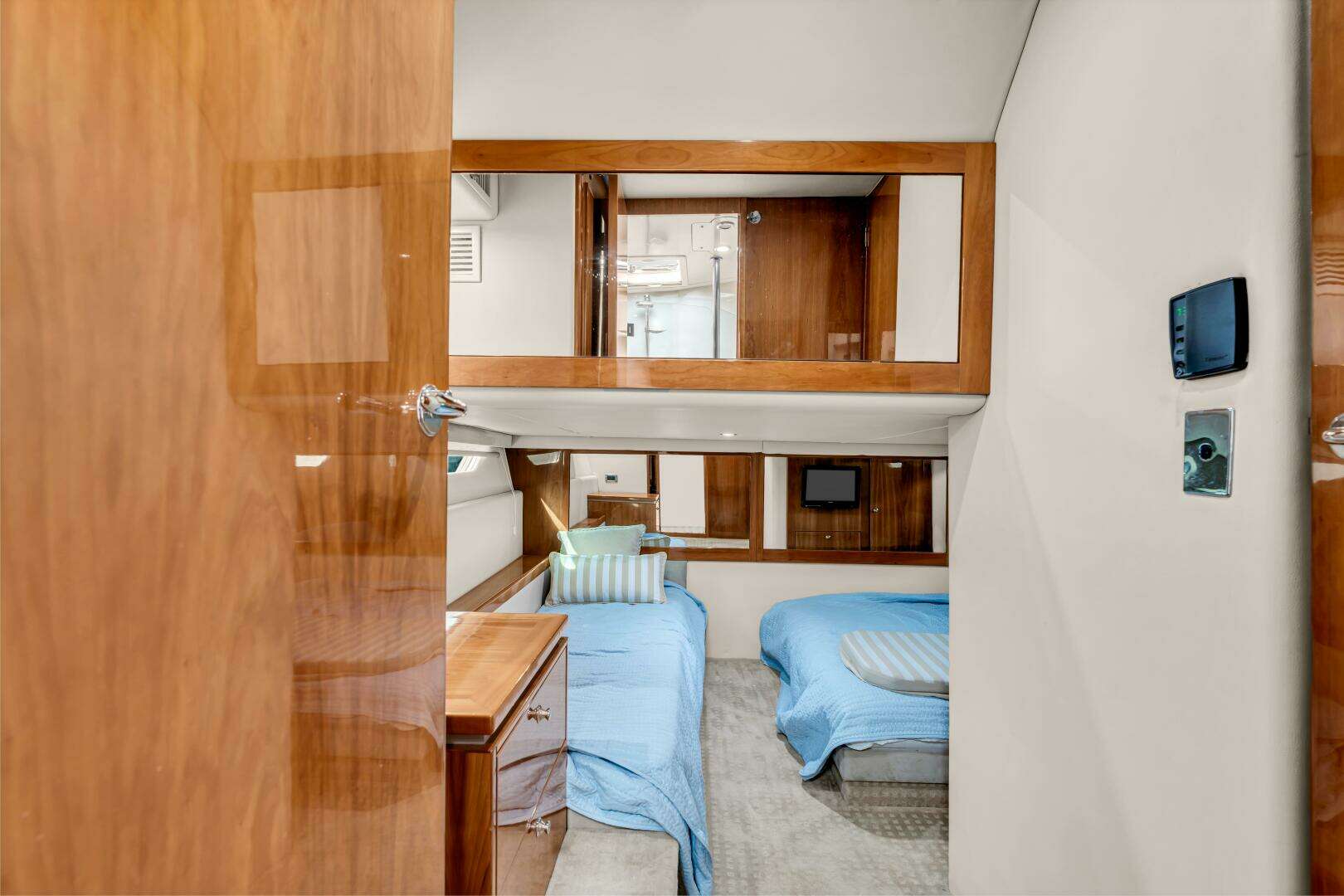 2014 Riviera 44 Sport Yacht - Image 55