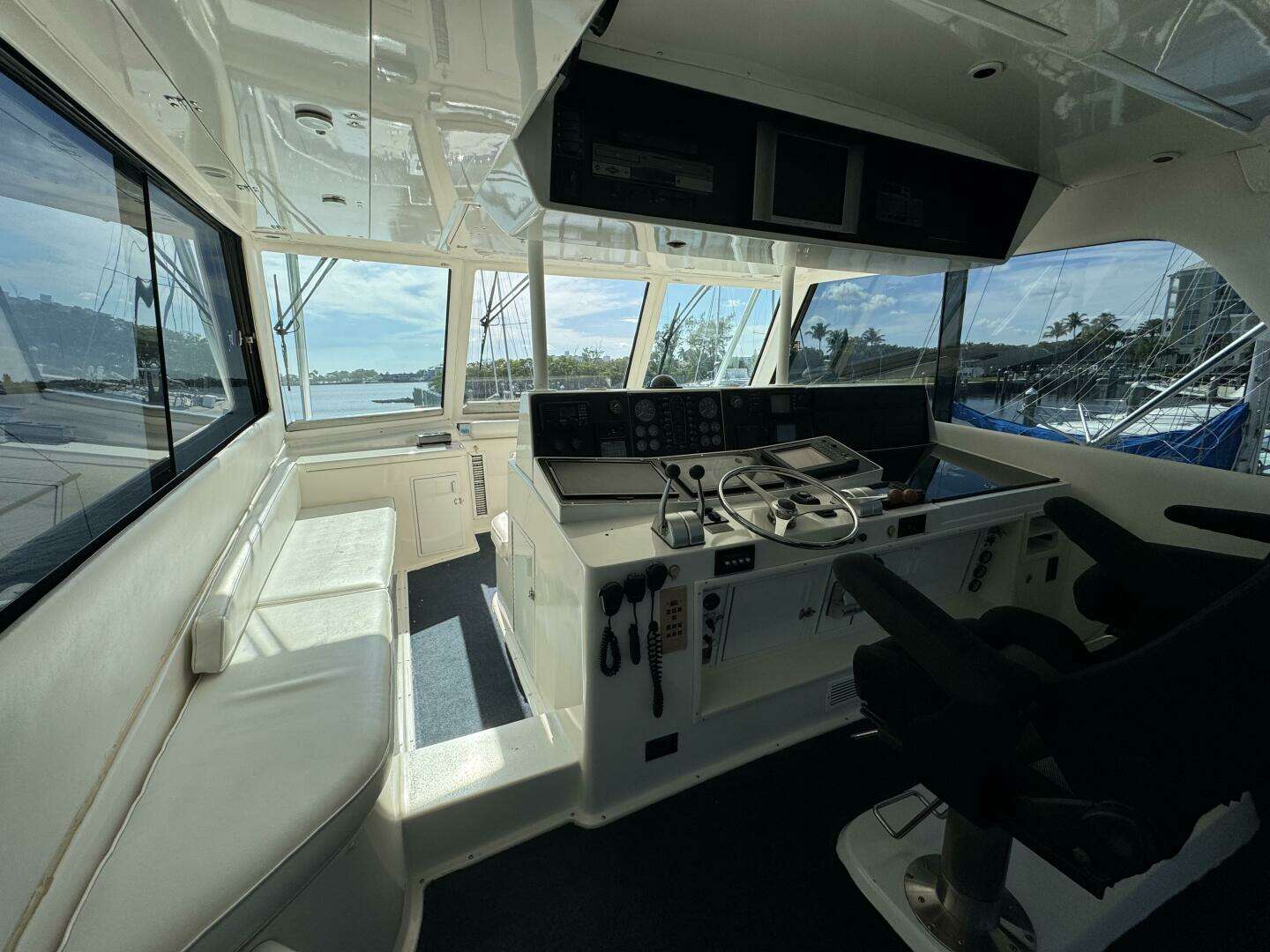 1995 Viking 58 Convertible - Image 54